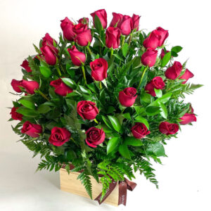 arreglo floral radiante con 50 rosas bogota