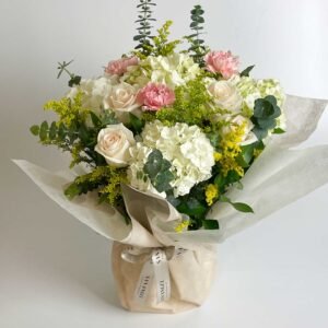 arreglo floral hortensias y rosas bogota