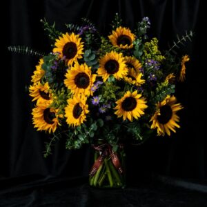 florero con girasoles bogota