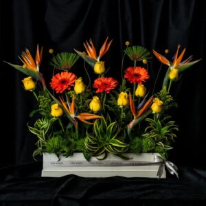 arreglo floral con rosas, aves y gerberas bogota