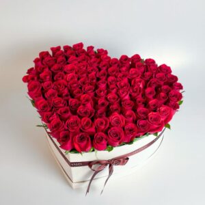 caja de rosas en forma de corazón bogota