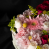 caja de flores variadas